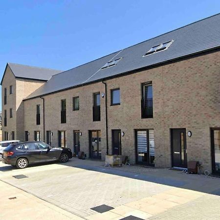 Modern 3 Bed Villa With Free Parking And Garden Close To City Center And Edinburgh Airport Buitenkant foto