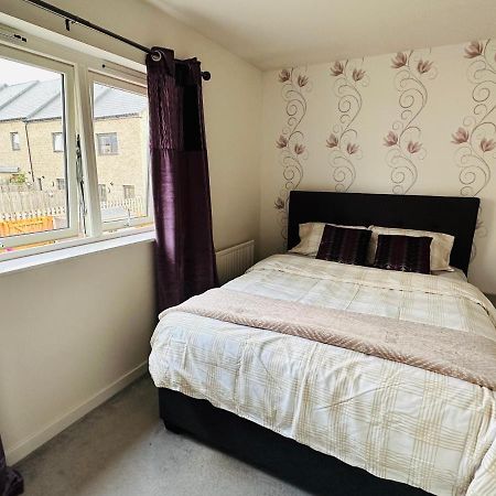 Modern 3 Bed Villa With Free Parking And Garden Close To City Center And Edinburgh Airport Buitenkant foto