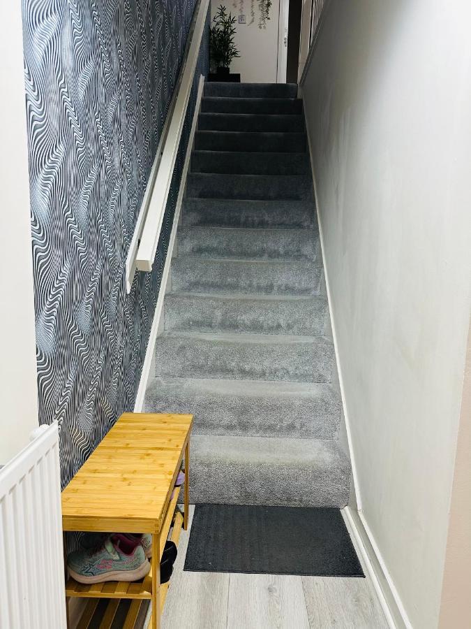 Modern 3 Bed Villa With Free Parking And Garden Close To City Center And Edinburgh Airport Buitenkant foto