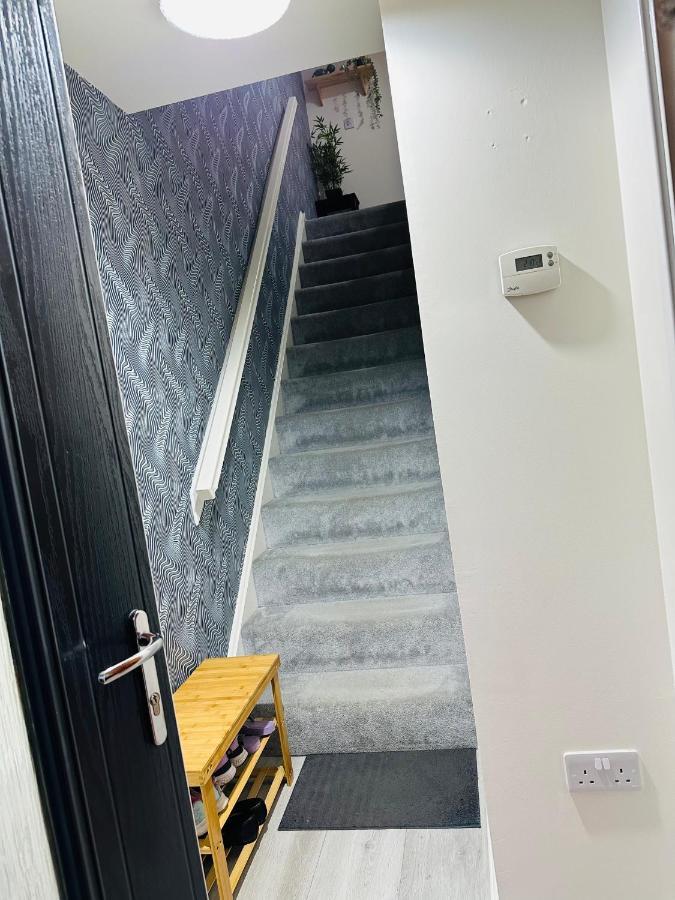 Modern 3 Bed Villa With Free Parking And Garden Close To City Center And Edinburgh Airport Buitenkant foto