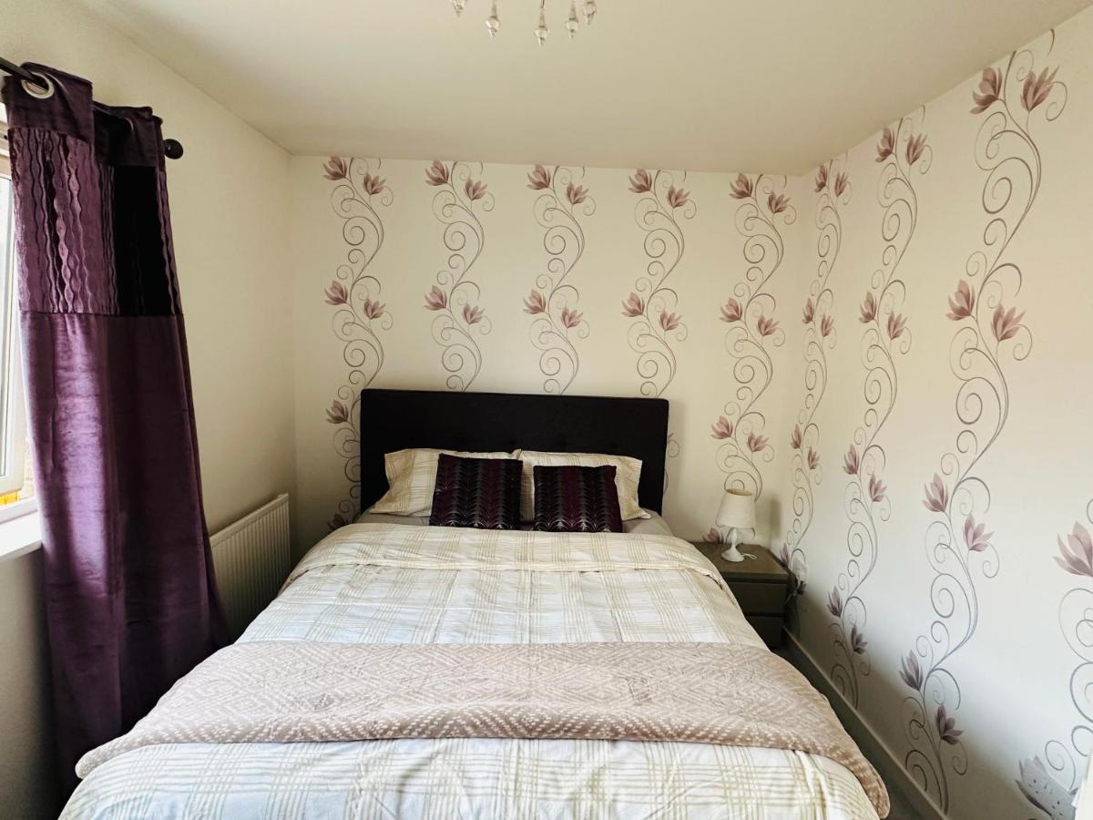 Modern 3 Bed Villa With Free Parking And Garden Close To City Center And Edinburgh Airport Buitenkant foto
