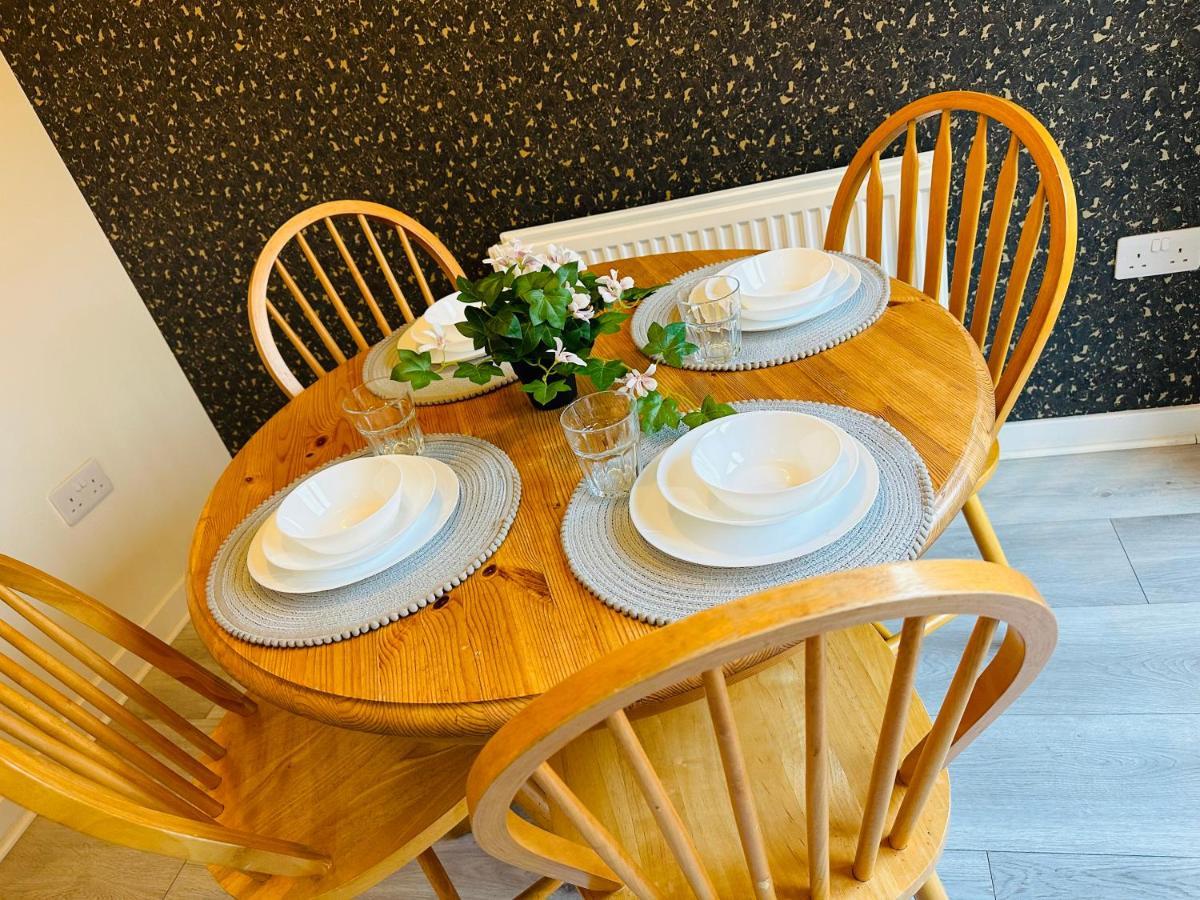 Modern 3 Bed Villa With Free Parking And Garden Close To City Center And Edinburgh Airport Buitenkant foto