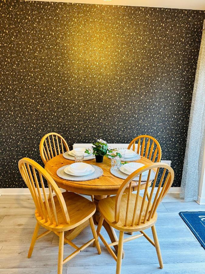 Modern 3 Bed Villa With Free Parking And Garden Close To City Center And Edinburgh Airport Buitenkant foto