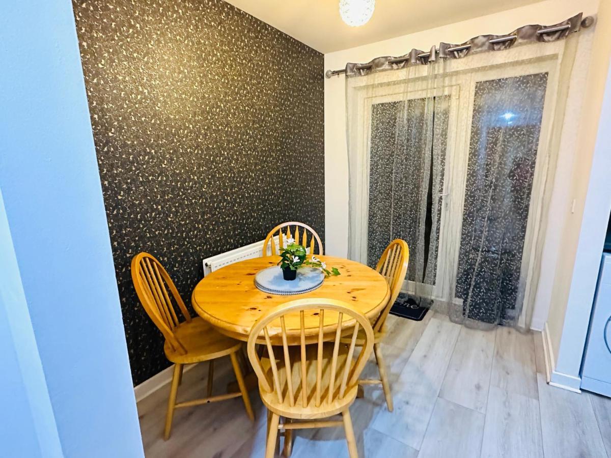Modern 3 Bed Villa With Free Parking And Garden Close To City Center And Edinburgh Airport Buitenkant foto