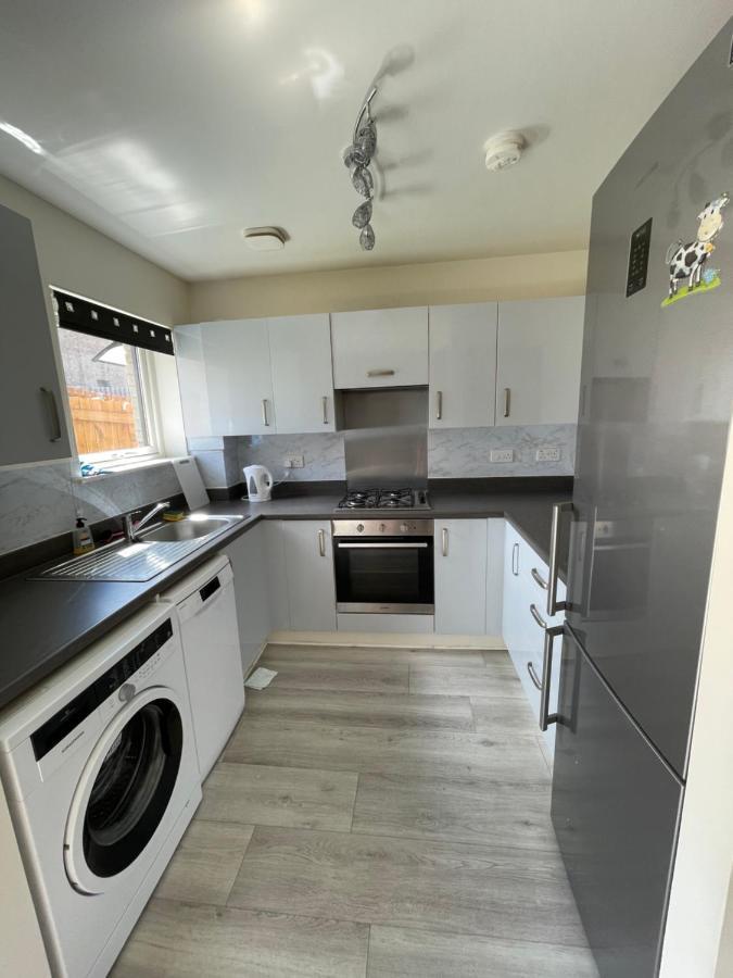 Modern 3 Bed Villa With Free Parking And Garden Close To City Center And Edinburgh Airport Buitenkant foto
